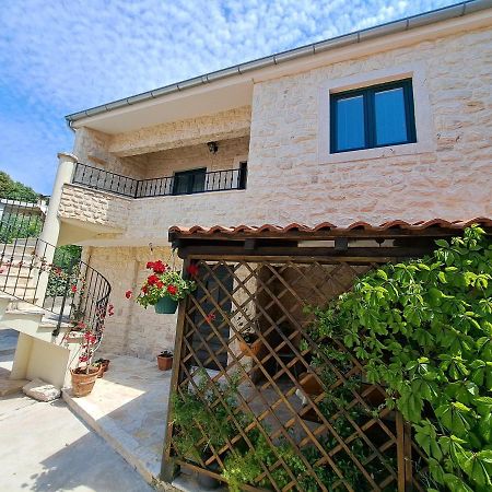 Holiday Home Jakov Бибине Екстериор снимка