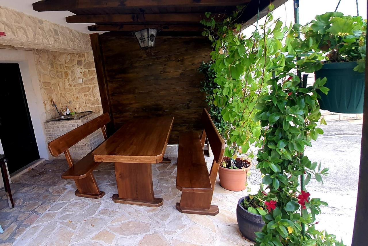 Holiday Home Jakov Бибине Екстериор снимка